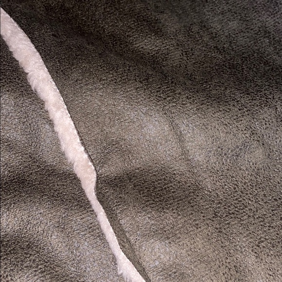 Vest - Picture 3 of 4